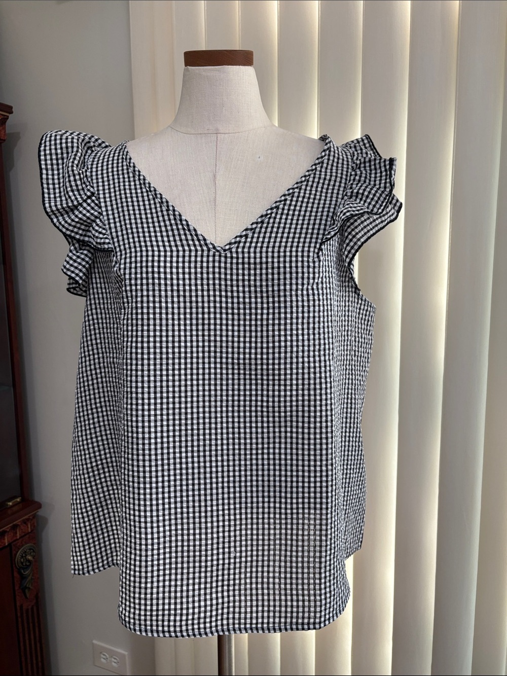 Black & White Gingham Ruffle Sleeve V-Neck Top boxy fit size XL
